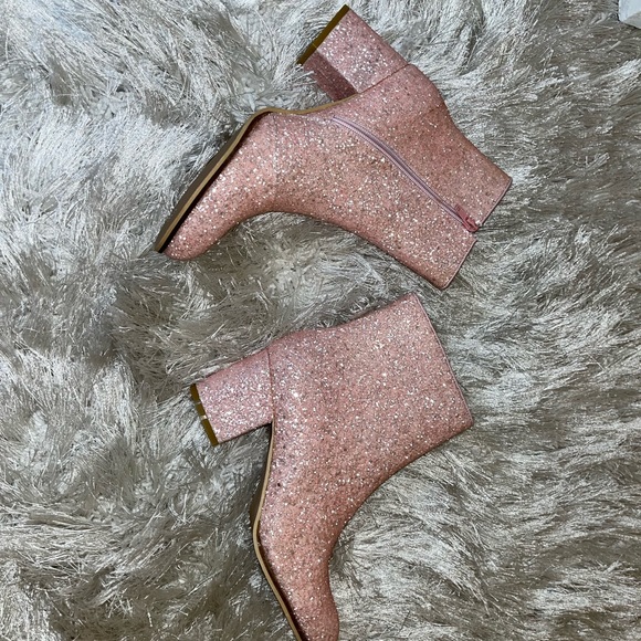 Comfy and chic glitter ankle boots in 5 fun colors. - Picture 4 of 5